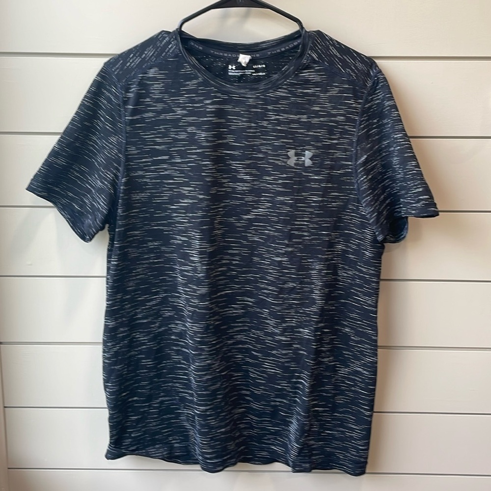 Men’s Under Armour Athletic Shirt - Large